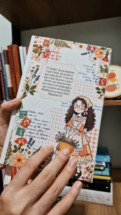Caderno devocional floral, folheado página a página