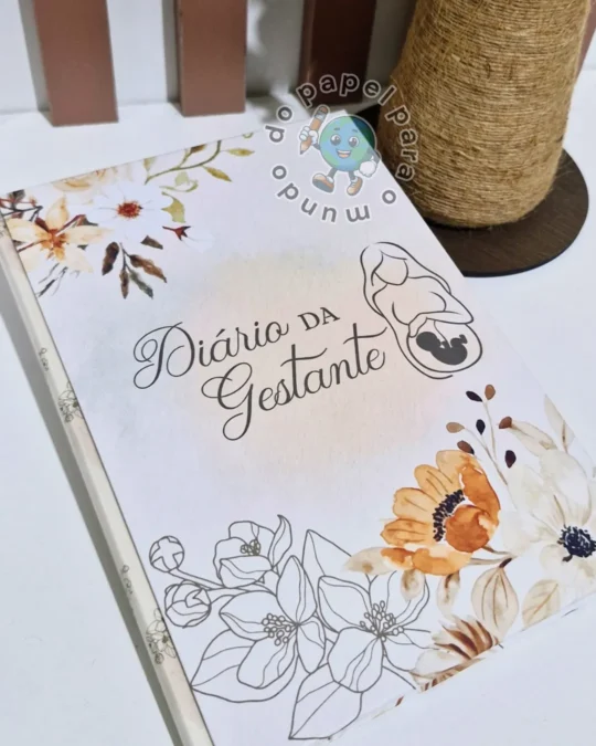Diário da Gestante com capa clara, título em manuscrito, flores em aquarela e ilustração de um bebê