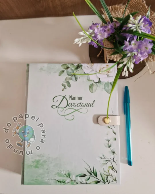 Planner Devocional com capa branca, moldura de folhagem verde em aquarela e fecho de elástico